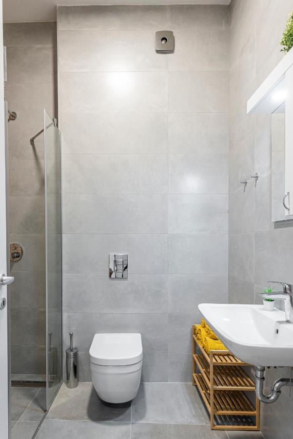 Vertigo Modern Studio-Free Private Parking-Fast Wi-Fi Novi Sad Exterior photo