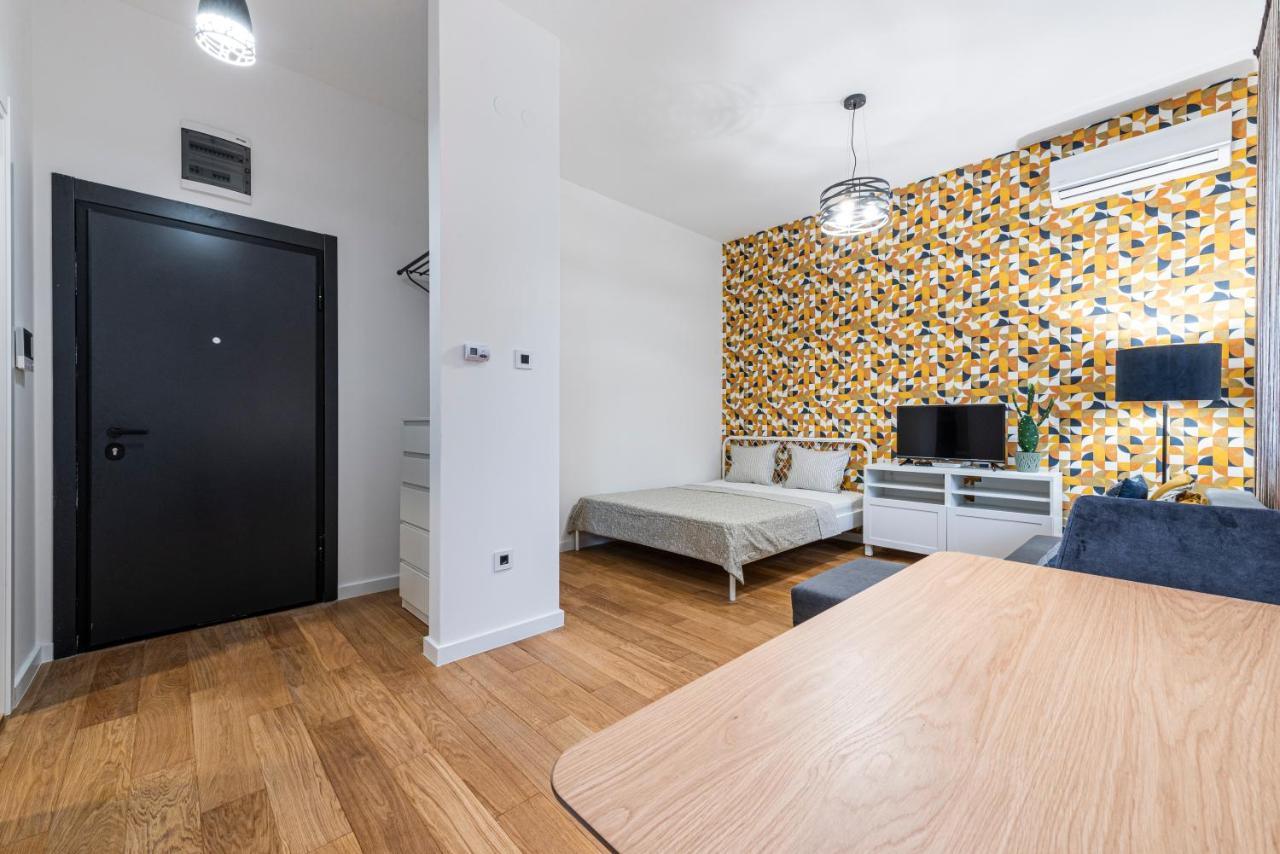 Vertigo Modern Studio-Free Private Parking-Fast Wi-Fi Apartment Novi Sad Exterior photo