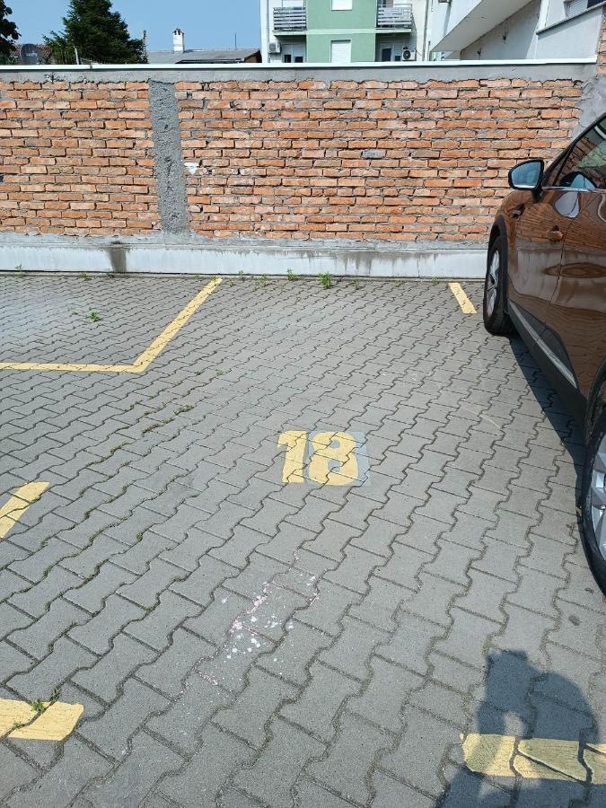 Vertigo Modern Studio-Free Private Parking-Fast Wi-Fi Novi Sad Exterior photo